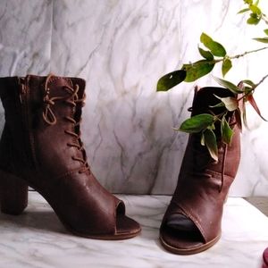 Seychelles peep toe booties